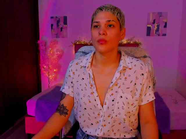 LauraR Live Webcam on BongaCams