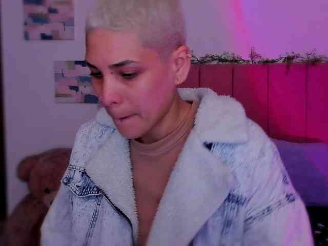 LauraR Live Webcam on BongaCams