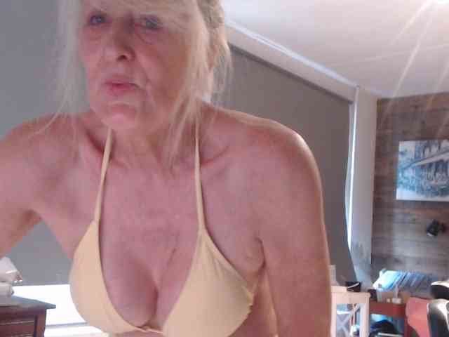 MissLuluDivine webcam