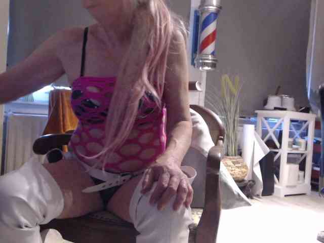MissLuluDivine webcam
