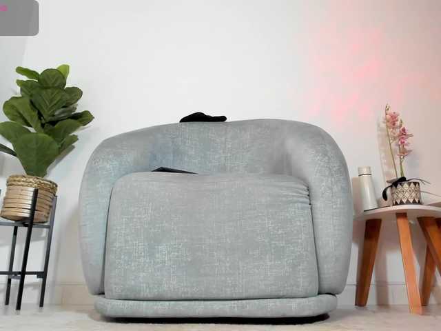 carolynee1's BongaCams show and profile