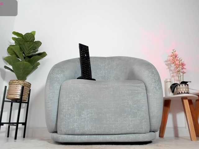 carolynee1's BongaCams show and profile