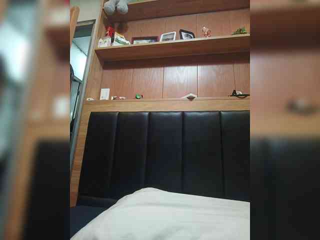 Hotnwetmama4u webcam