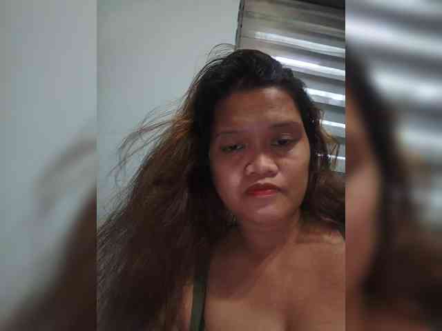 Hotnwetmama4u webcam