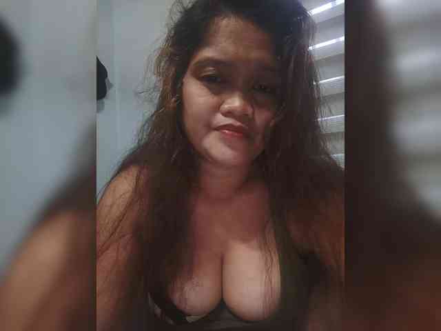 Hotnwetmama4u webcam