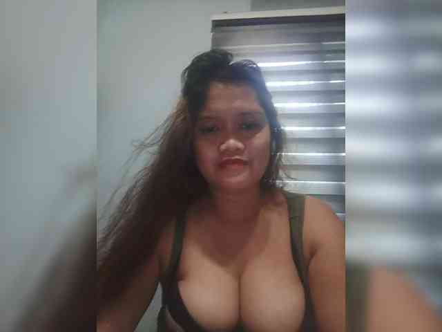 Hotnwetmama4u webcam