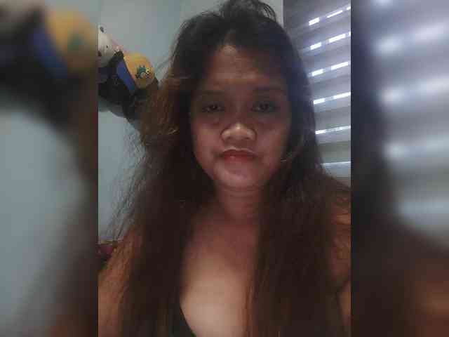 Hotnwetmama4u webcam