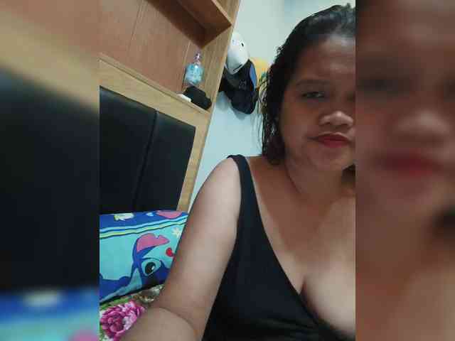 Hotnwetmama4u webcam