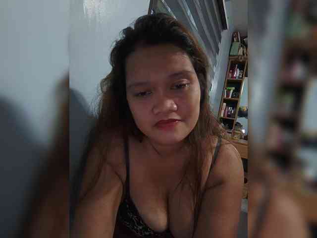 Hotnwetmama4u webcam