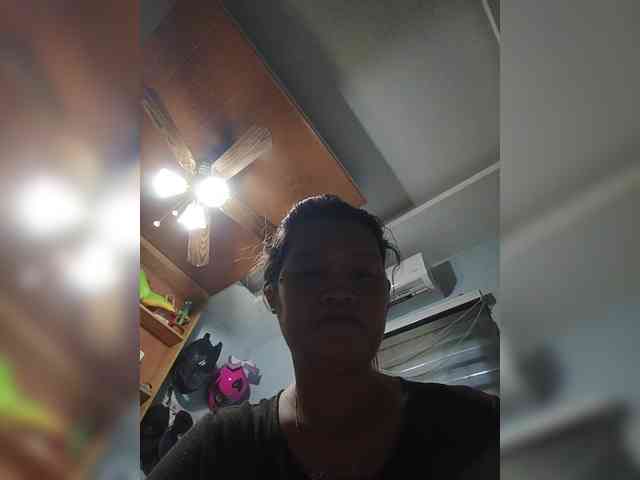 Hotnwetmama4u Live Webcam on BongaCams