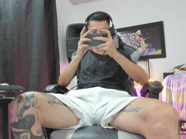 andy-dwels777