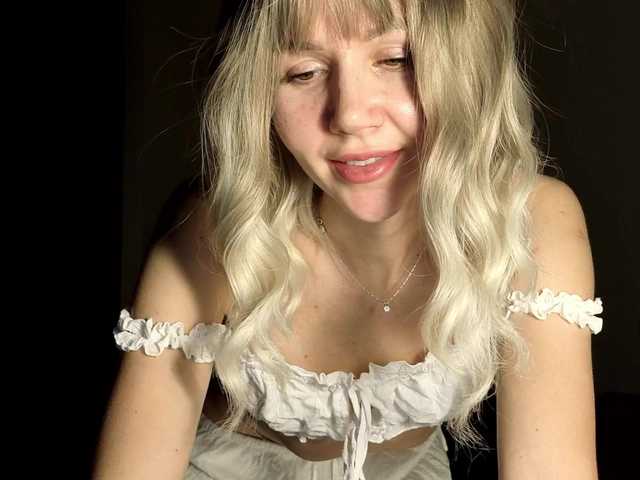 ELEKTRA2023's BongaCams show and profile