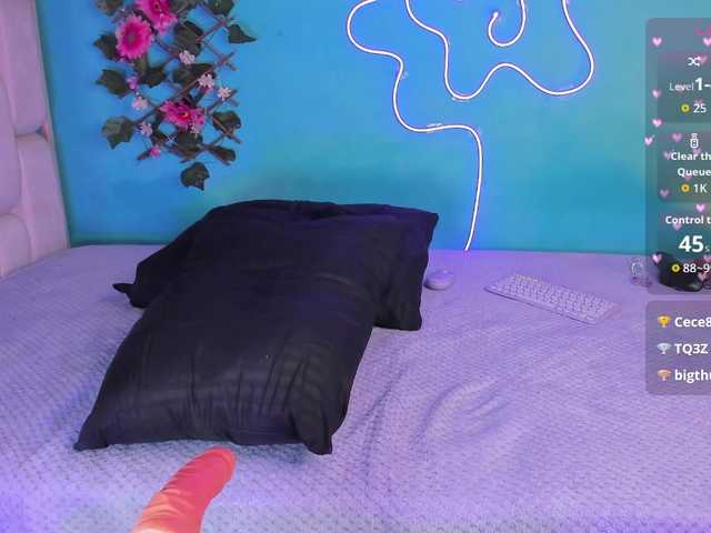 im-foxy011's BongaCams show and profile