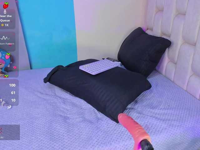 im-foxy011's BongaCams show and profile