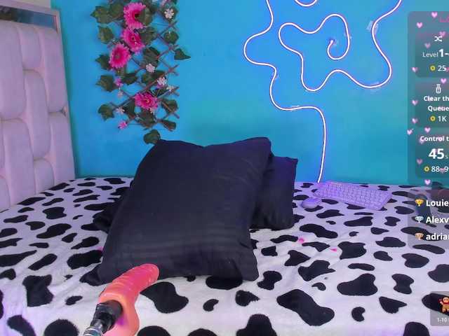 im-foxy011's BongaCams show and profile