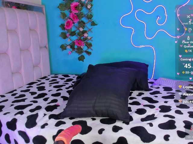 im-foxy011's BongaCams show and profile