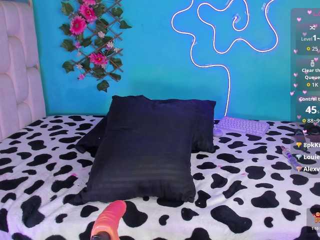 im-foxy011's BongaCams show and profile