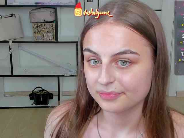 Dashulyaaa webcam