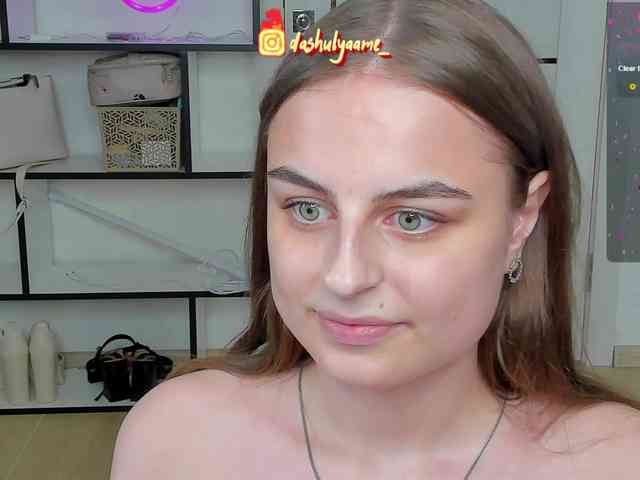 Dashulyaaa webcam