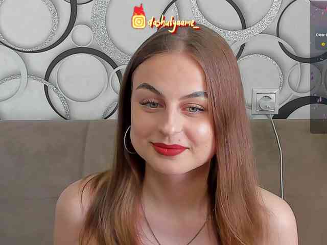 Dashulyaaa webcam