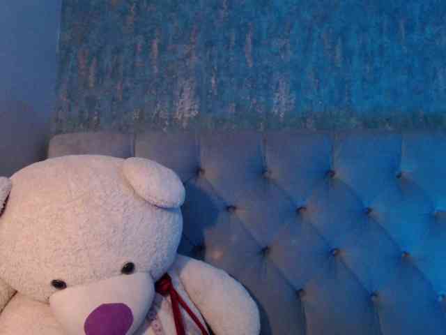 AnnaliOlsenX webcam