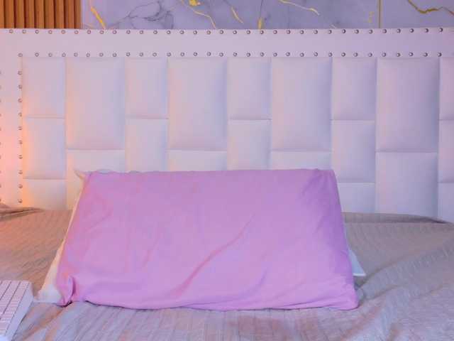 Indiancutiie's BongaCams show and profile