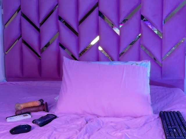 Indiancutiie's BongaCams show and profile