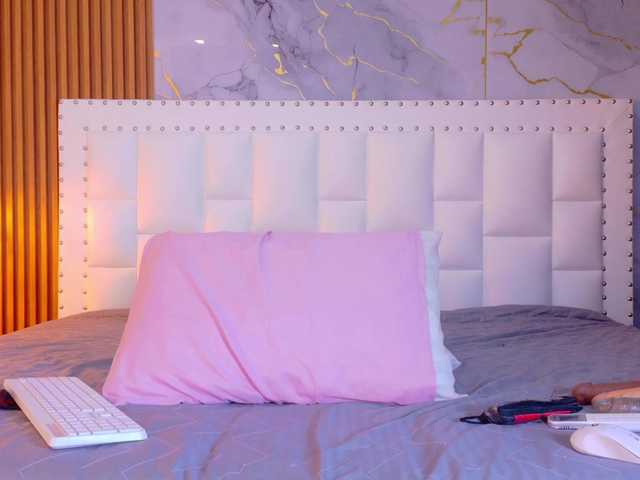 Indiancutiie's BongaCams show and profile