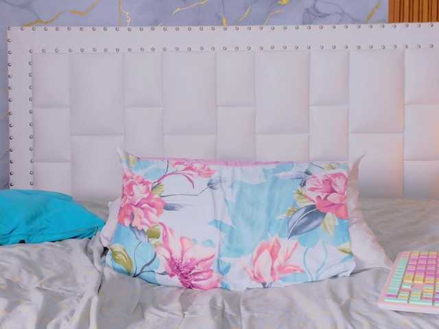 Explore Indiancutiie, she wants to masturbate for you Indiancutiie from BongaCams