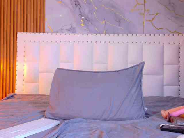 Indiancutiie Live Webcam on BongaCams