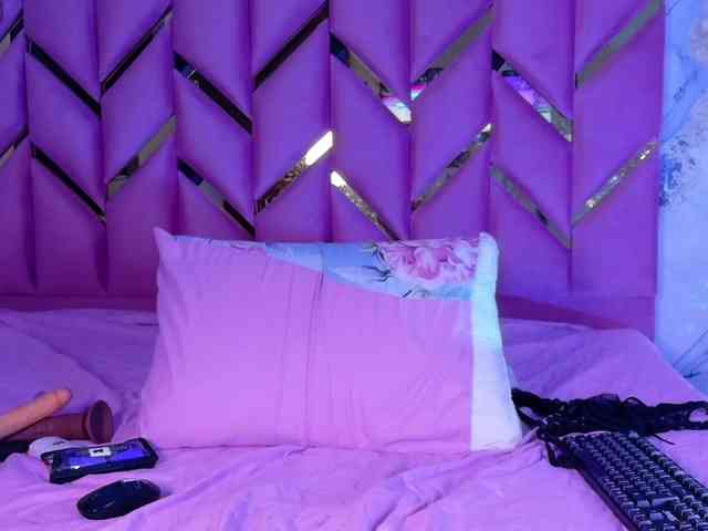 Indiancutiie Live Webcam on BongaCams