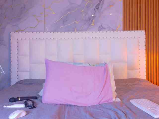 Indiancutiie Live Webcam on BongaCams