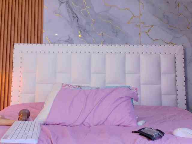 Indiancutiie Live Webcam on BongaCams