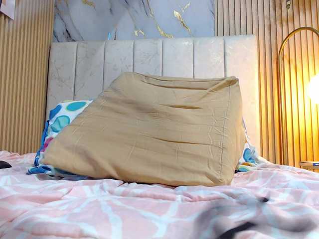 hornyssluttt's BongaCams show and profile