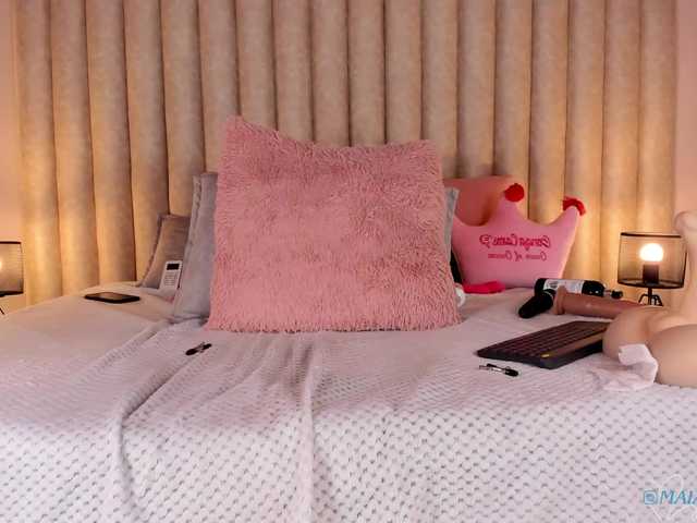  MaiaCollins chat room
