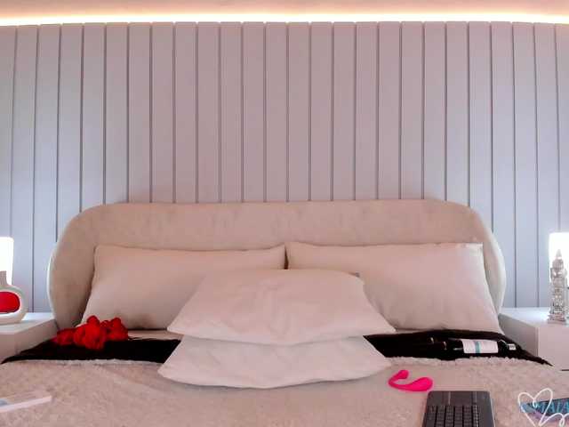 MaiaCollins's BongaCams show and profile