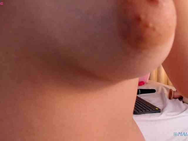 MaiaCollins webcam