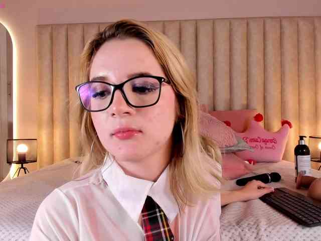 MaiaCollins webcam