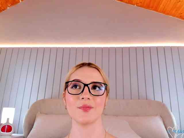 MaiaCollins webcam