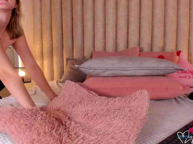 MaiaCollins webcam