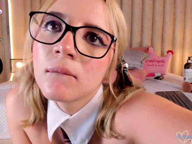 MaiaCollins webcam