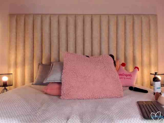 MaiaCollins webcam