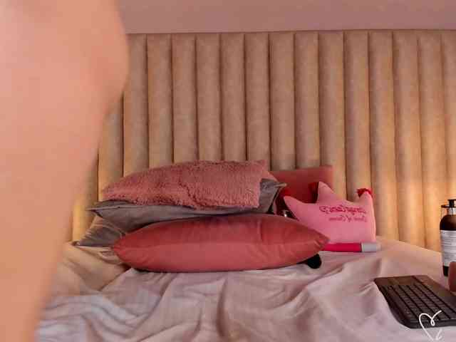 MaiaCollins webcam