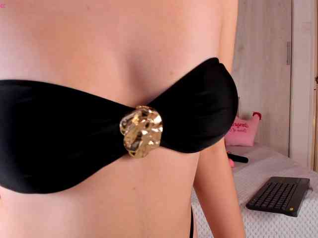 MaiaCollins webcam