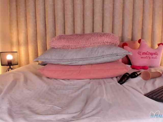 MaiaCollins webcam
