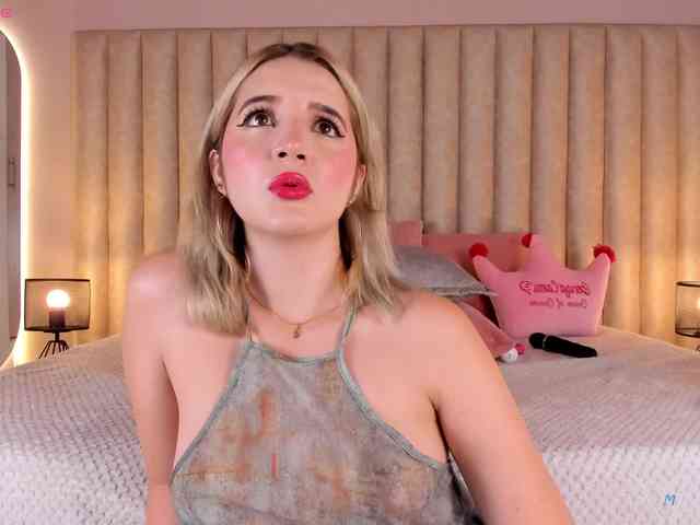 MaiaCollins webcam