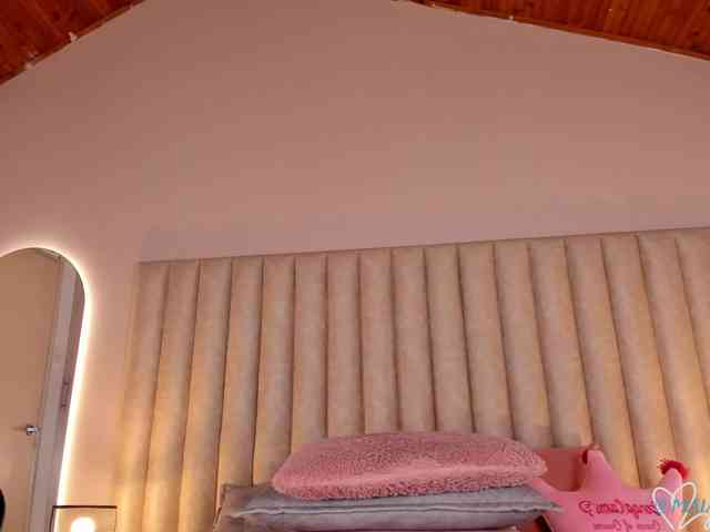 MaiaCollins webcam