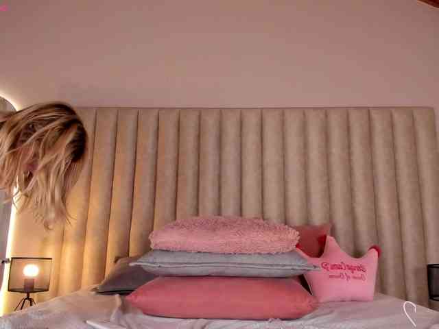 MaiaCollins webcam