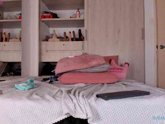 MaiaCollins webcam