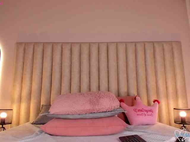 MaiaCollins webcam